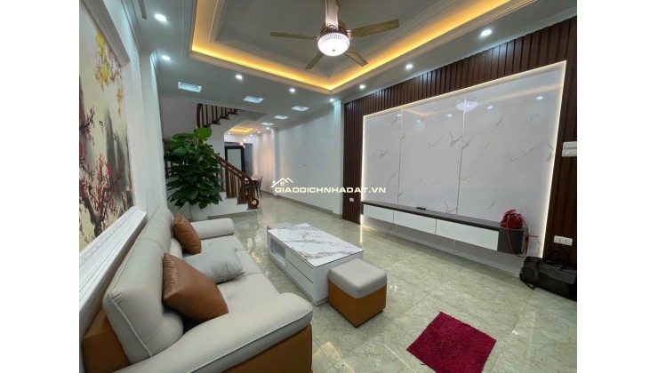 Bán Nhà Hoa Lâm, Việt Hưng Long Biên, 56m2  x 5 tầng, ô tô đỗ cửa, dưới 8,3 tỷ